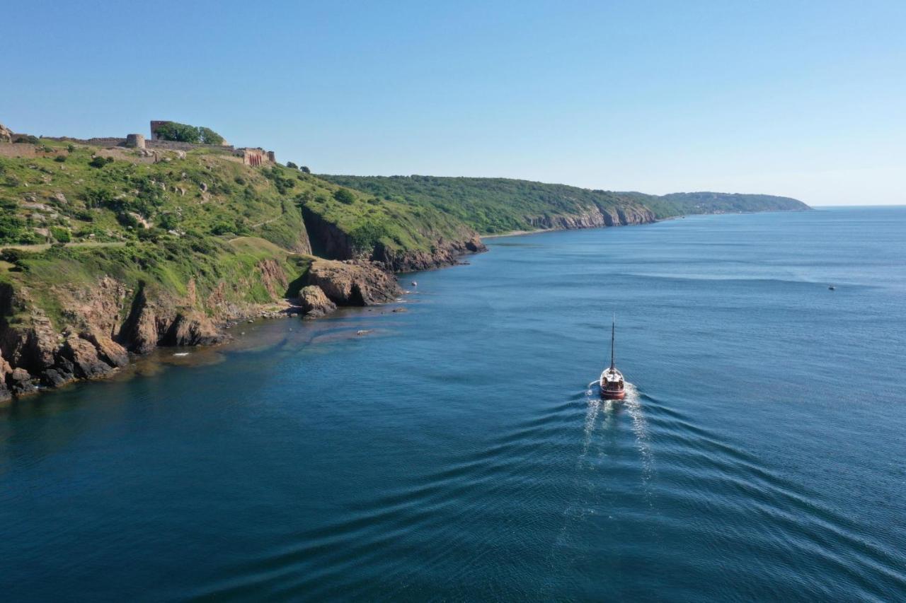 Varra Water - Unique Boat Accomodation - Bornholm Nexo Ngoại thất bức ảnh